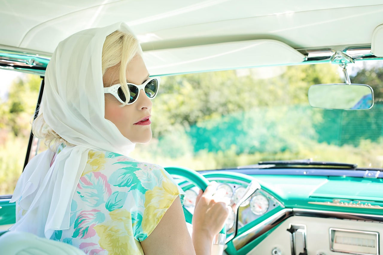 Vintage 1950s, pretty woman, vintage car — How to Recover Lost Account in Daman Game
