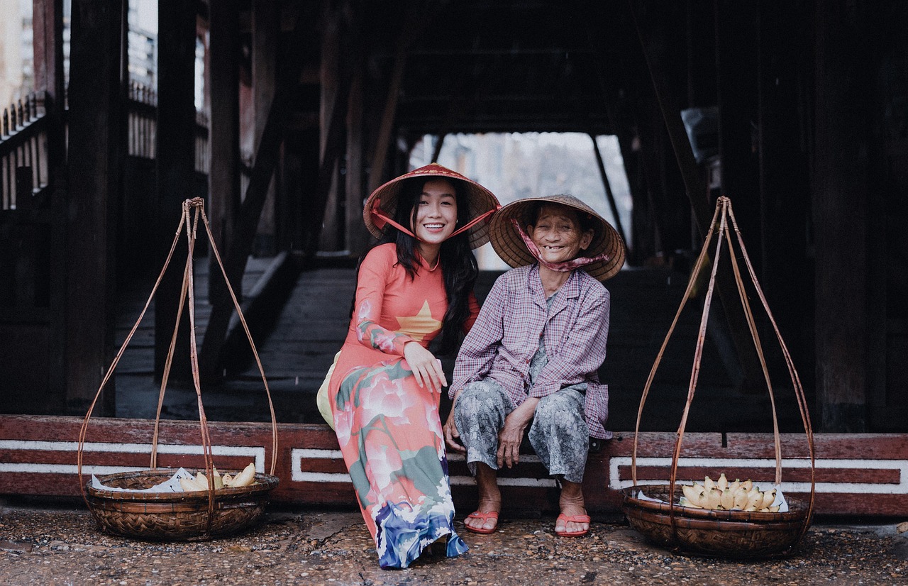 Women, conical hat, portrait — Online Slot Communities and Forums
