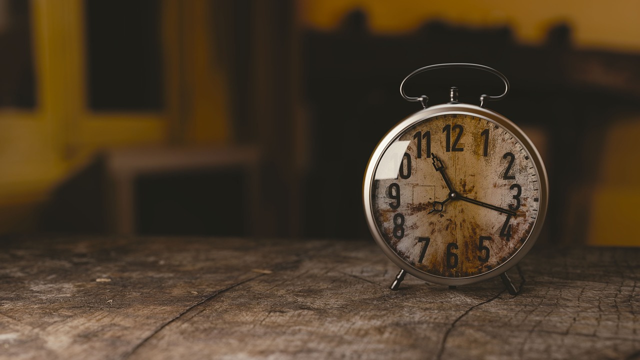 Clock, alarm clock, watch — Top 10 Basic Poker Tips You Should Know